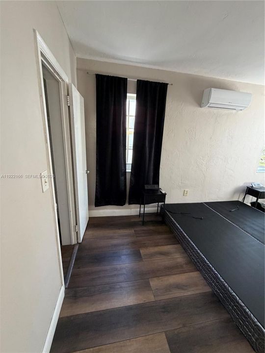 Active With Contract: $1,850 (1 beds, 1 baths, 5549 Square Feet)