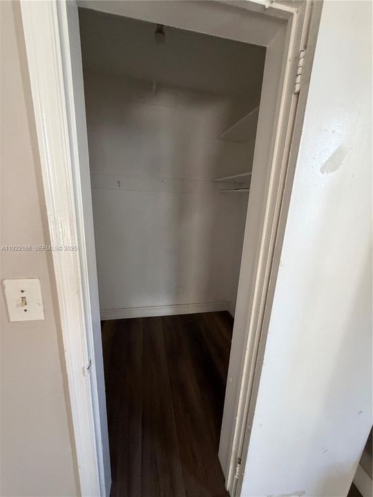 Active With Contract: $1,850 (1 beds, 1 baths, 5549 Square Feet)