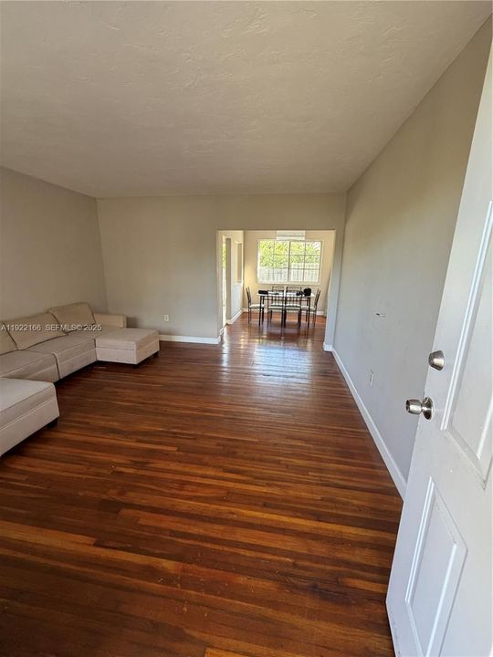 Active With Contract: $1,850 (1 beds, 1 baths, 5549 Square Feet)