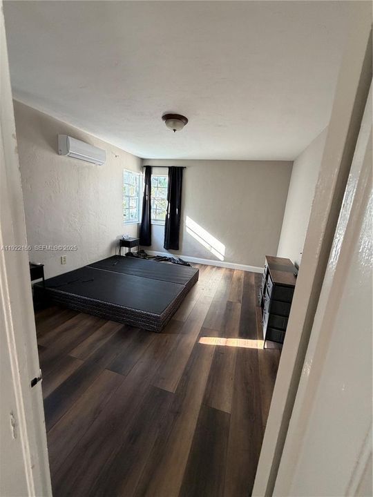 Active With Contract: $1,850 (1 beds, 1 baths, 5549 Square Feet)