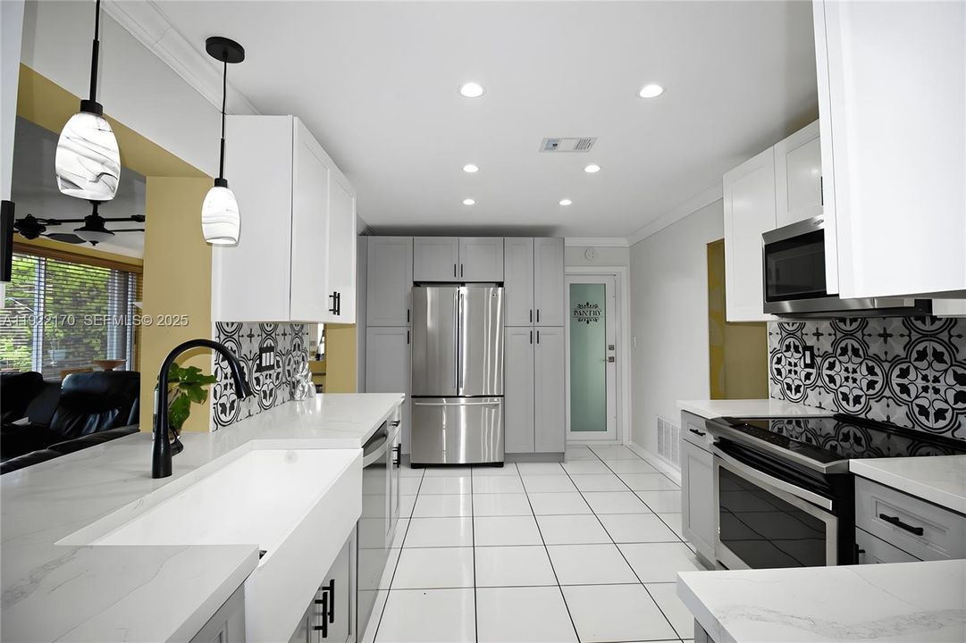 待售: $429,000 (2 贝兹, 2 浴室, 1581 平方英尺)