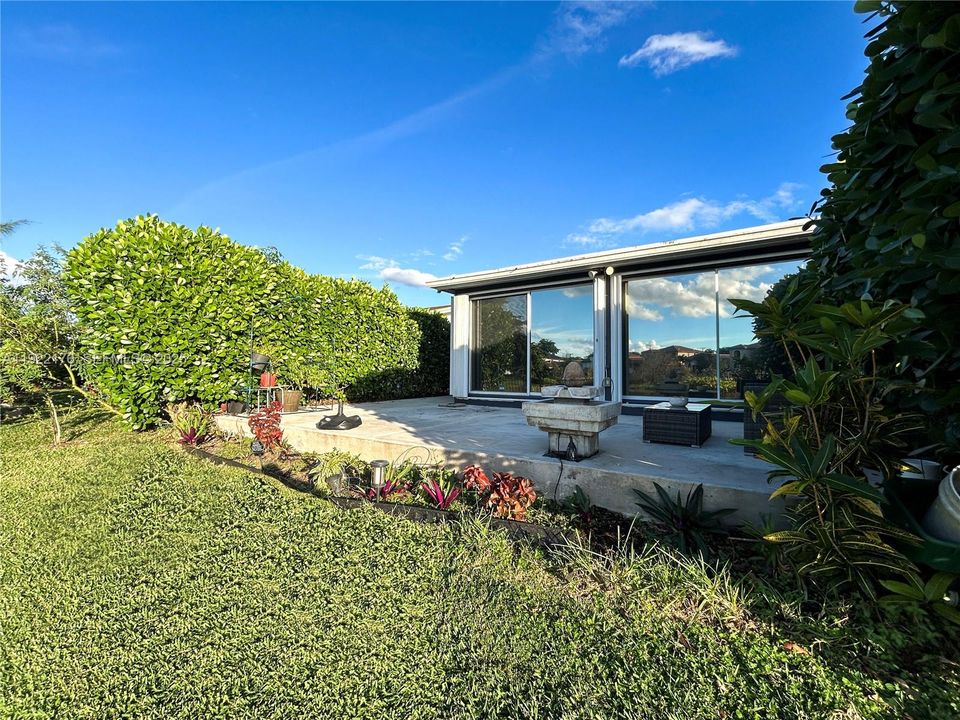 For Sale: $429,000 (2 beds, 2 baths, 1581 Square Feet)