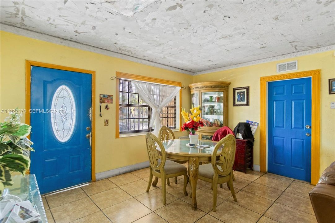 待售: $529,000 (4 贝兹, 3 浴室, 2361 平方英尺)