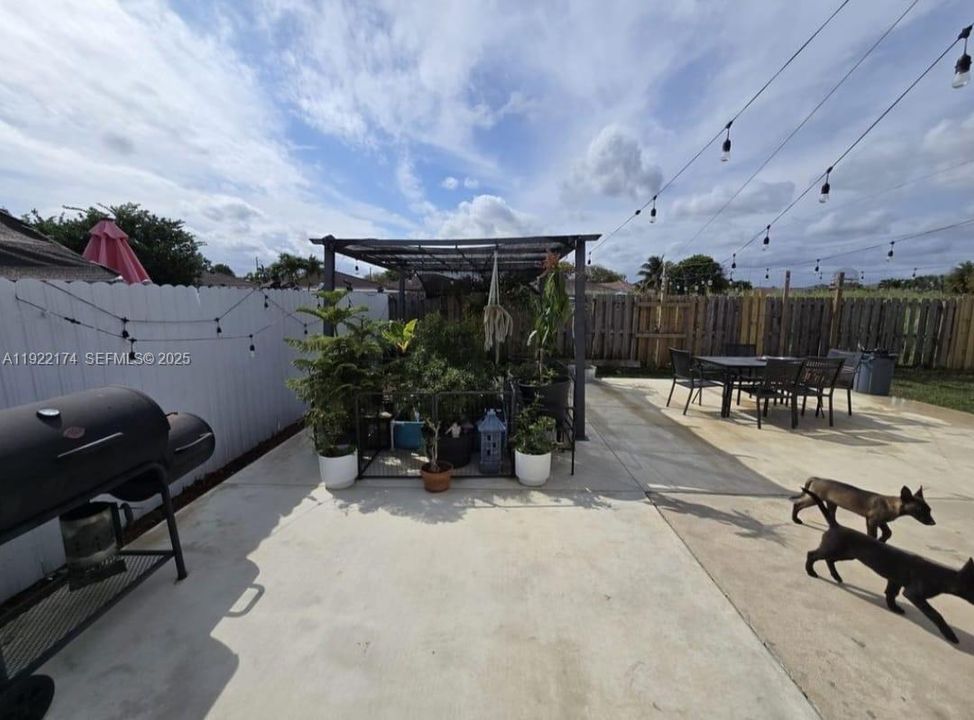 For Rent: $3,400 (3 beds, 2 baths, 1570 Square Feet)