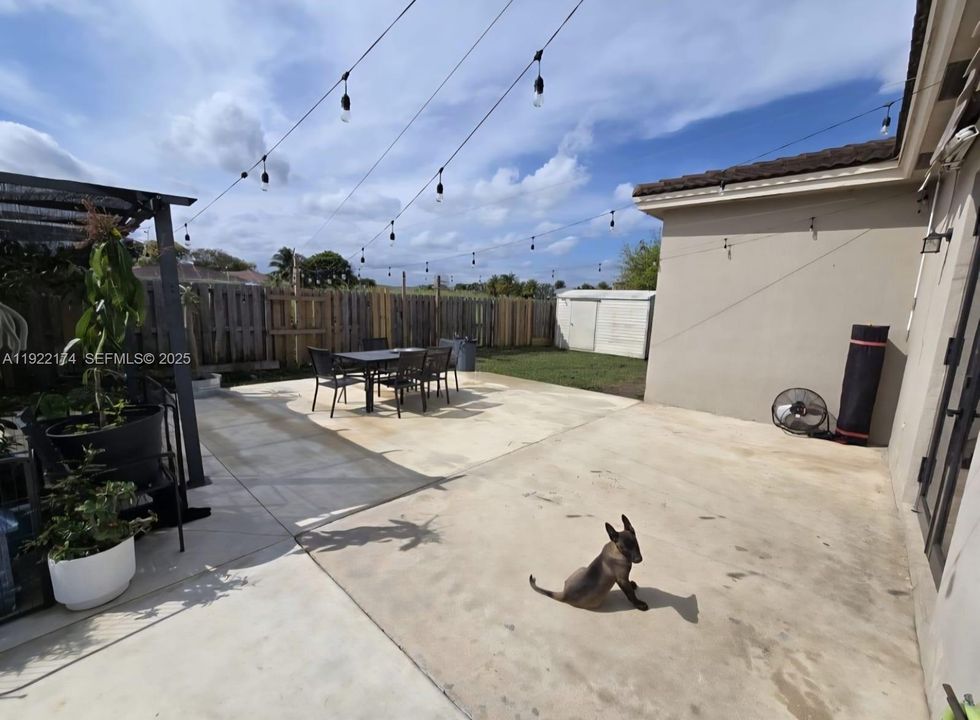 For Rent: $3,400 (3 beds, 2 baths, 1570 Square Feet)