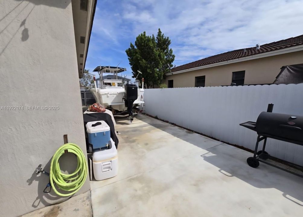 For Rent: $3,400 (3 beds, 2 baths, 1570 Square Feet)