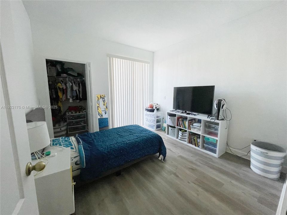 For Sale: $390,000 (3 beds, 2 baths, 1340 Square Feet)