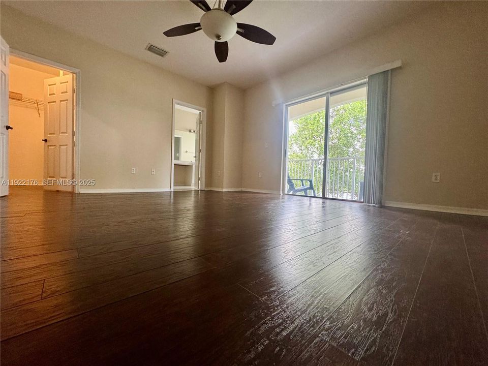 For Sale: $365,000 (3 beds, 2 baths, 1932 Square Feet)