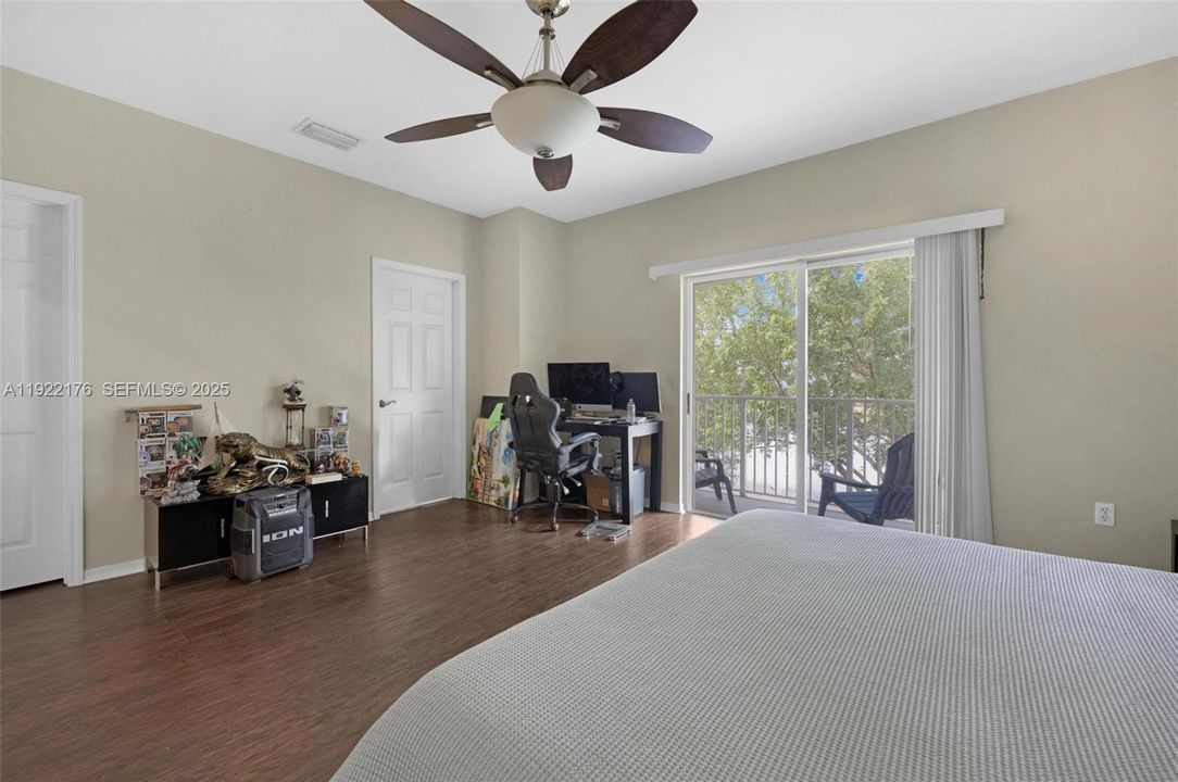 For Sale: $365,000 (3 beds, 2 baths, 1932 Square Feet)