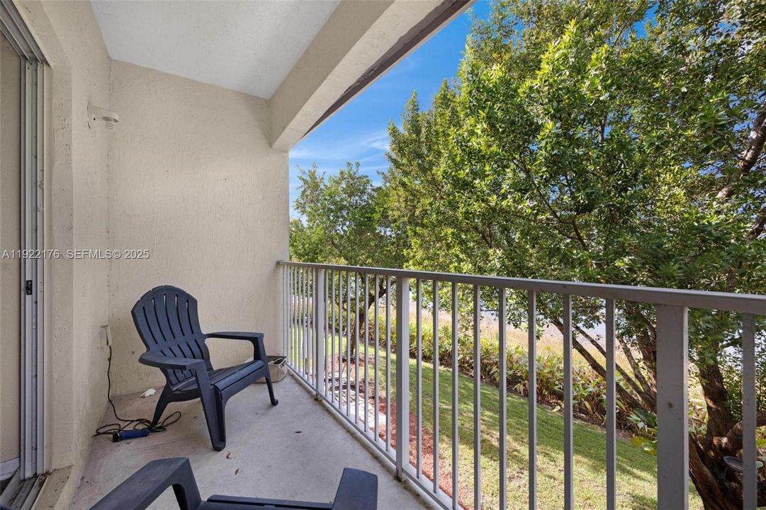 For Sale: $365,000 (3 beds, 2 baths, 1932 Square Feet)