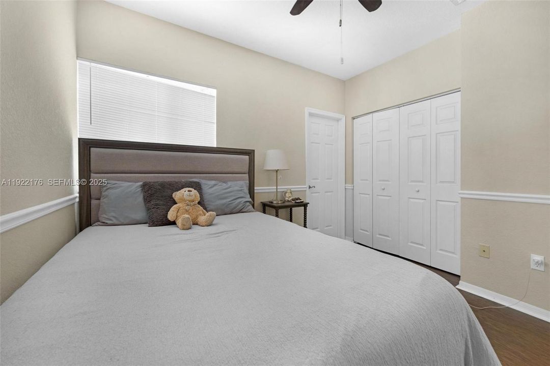 For Sale: $365,000 (3 beds, 2 baths, 1932 Square Feet)