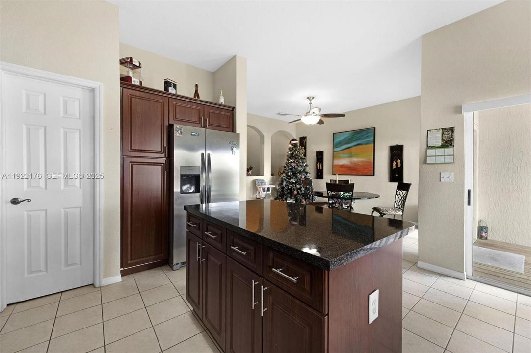 For Sale: $365,000 (3 beds, 2 baths, 1932 Square Feet)