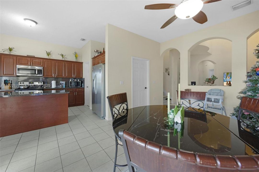 For Sale: $365,000 (3 beds, 2 baths, 1932 Square Feet)