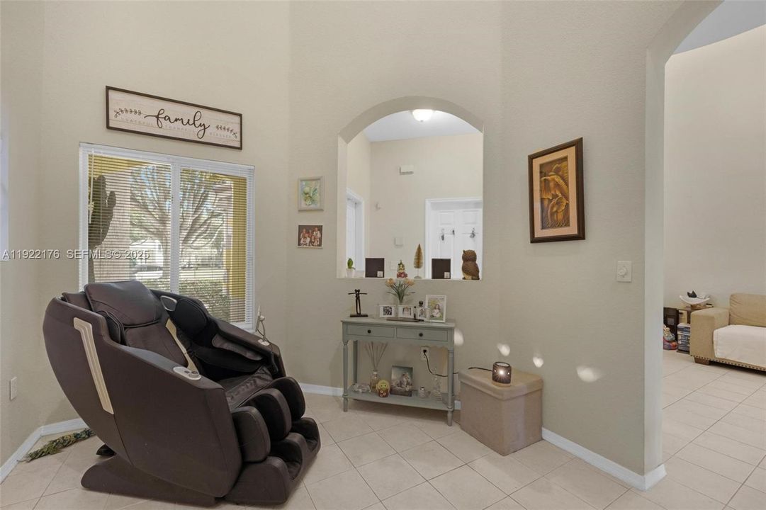 For Sale: $365,000 (3 beds, 2 baths, 1932 Square Feet)