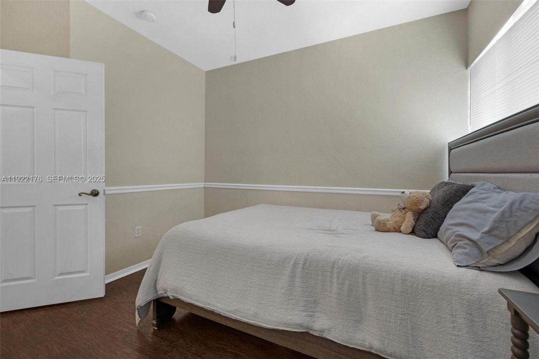 For Sale: $365,000 (3 beds, 2 baths, 1932 Square Feet)