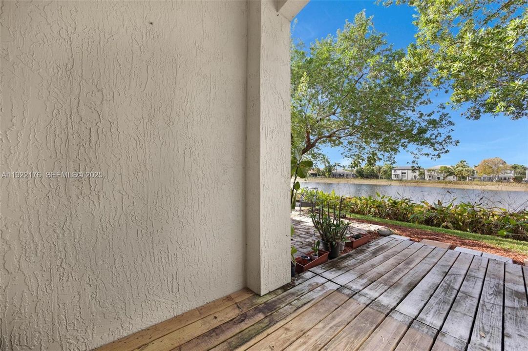 For Sale: $365,000 (3 beds, 2 baths, 1932 Square Feet)