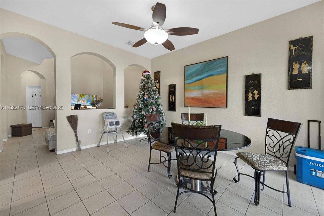 For Sale: $365,000 (3 beds, 2 baths, 1932 Square Feet)