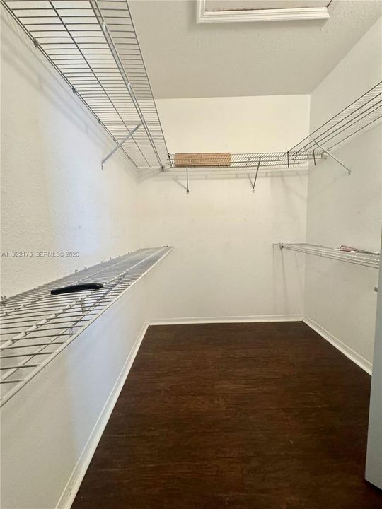 For Sale: $365,000 (3 beds, 2 baths, 1932 Square Feet)