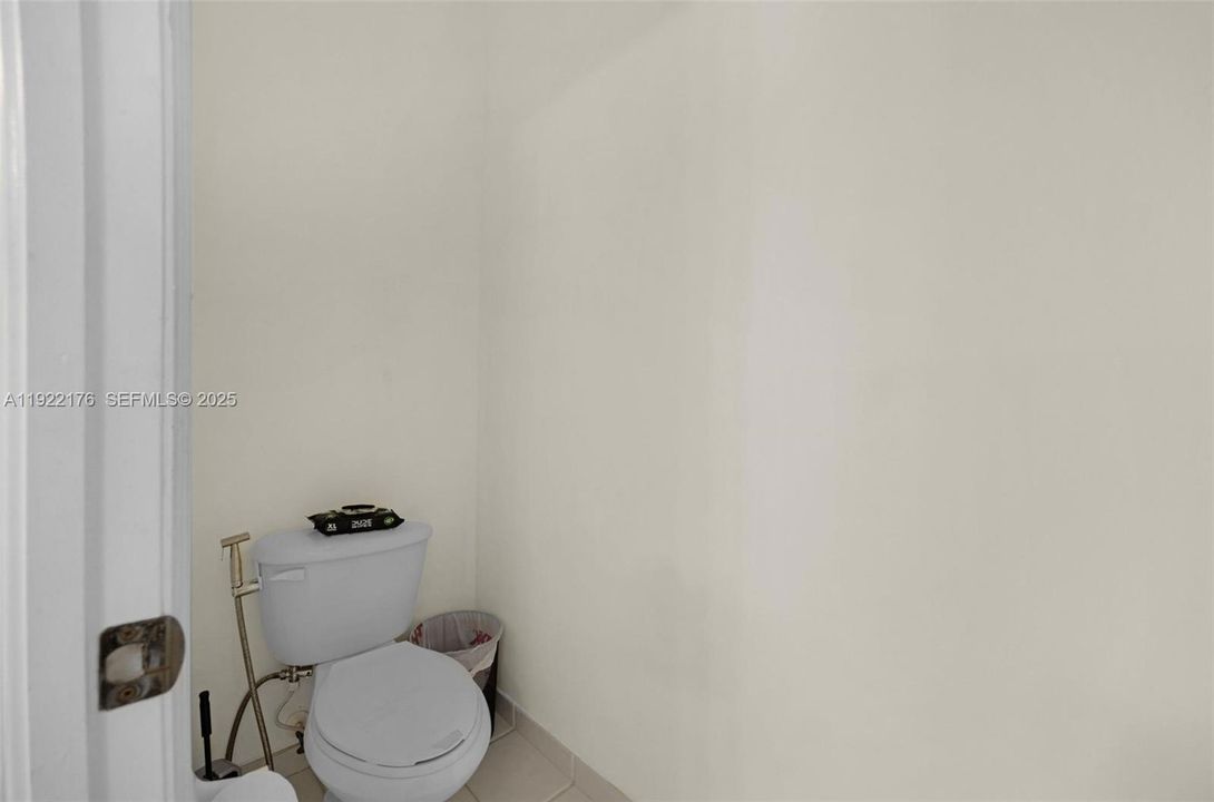 For Sale: $365,000 (3 beds, 2 baths, 1932 Square Feet)