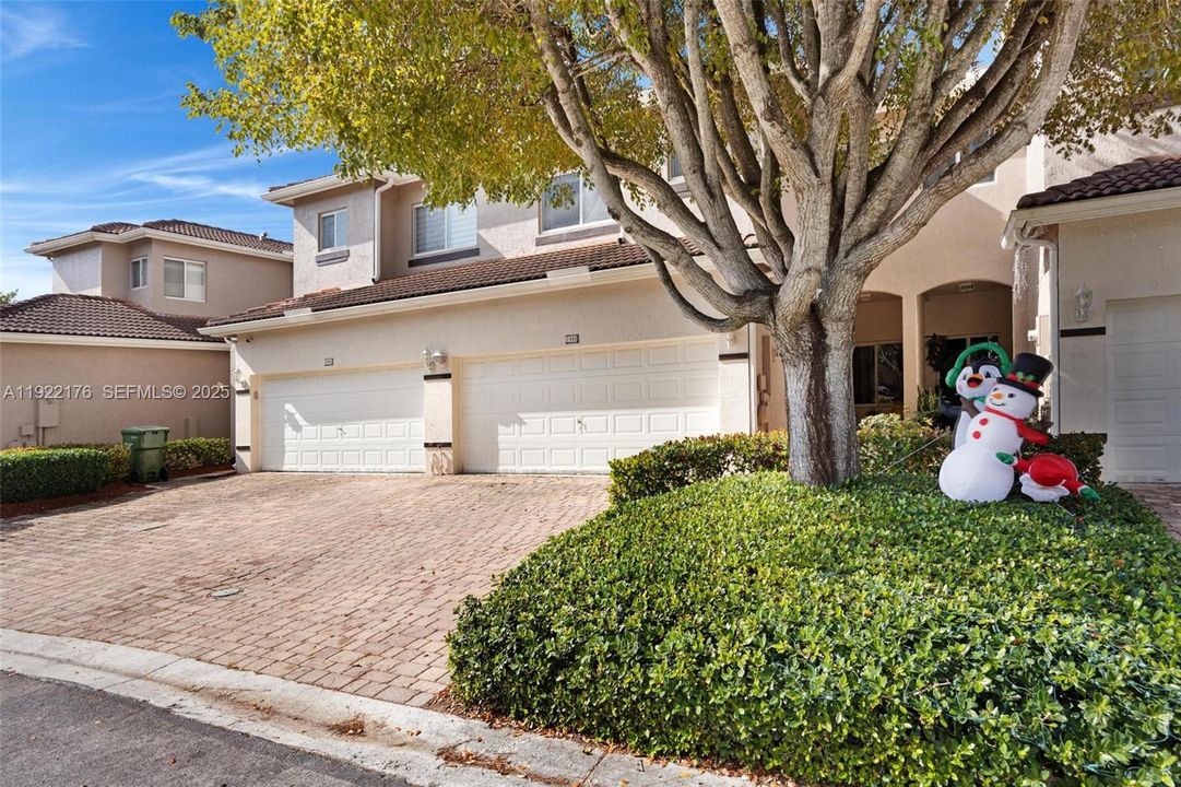 For Sale: $365,000 (3 beds, 2 baths, 1932 Square Feet)