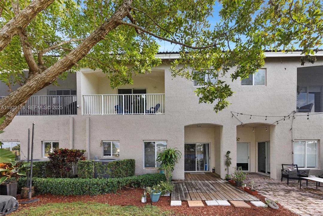 For Sale: $365,000 (3 beds, 2 baths, 1932 Square Feet)