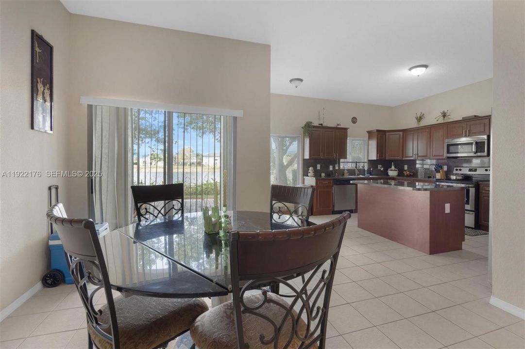 For Sale: $365,000 (3 beds, 2 baths, 1932 Square Feet)