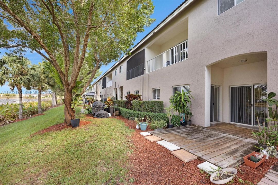 For Sale: $365,000 (3 beds, 2 baths, 1932 Square Feet)