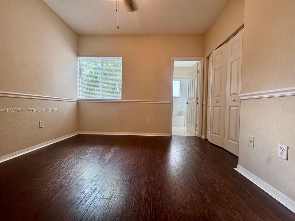 For Sale: $365,000 (3 beds, 2 baths, 1932 Square Feet)