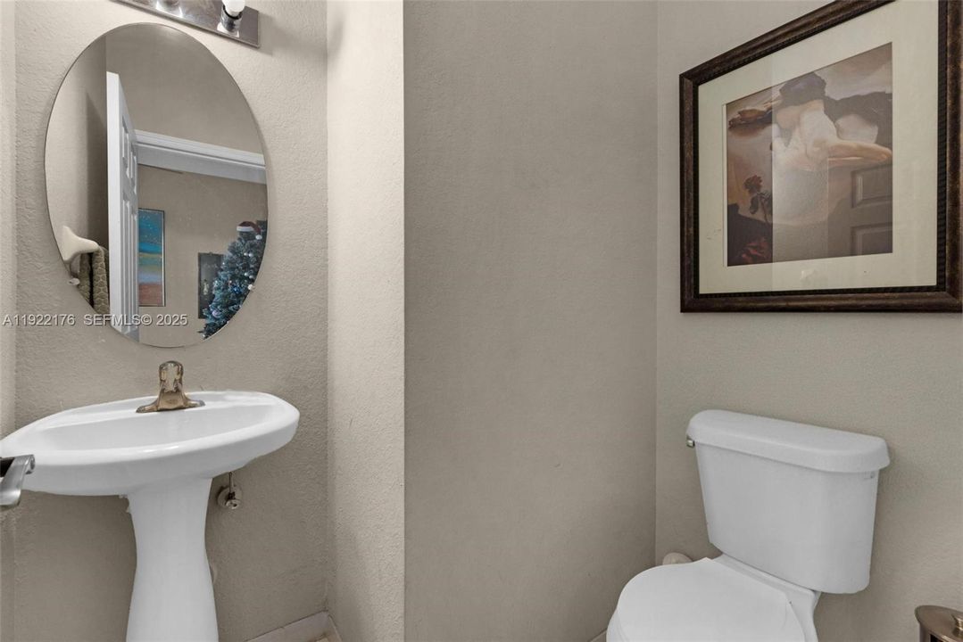 For Sale: $365,000 (3 beds, 2 baths, 1932 Square Feet)