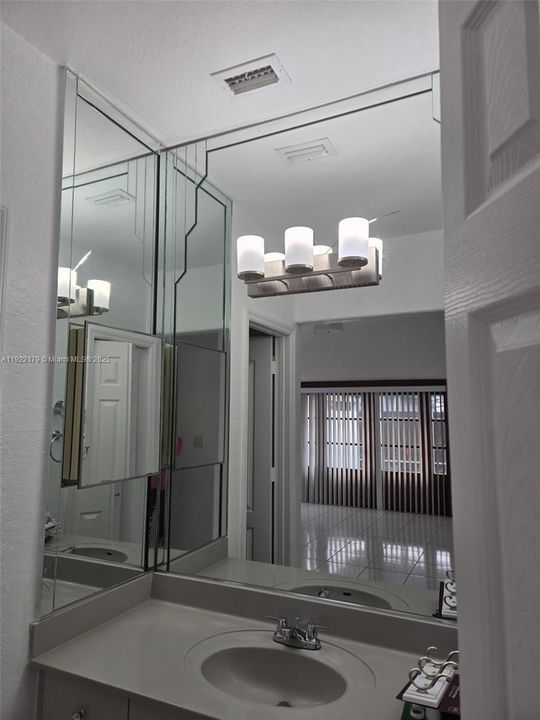 For Rent: $4,100 (3 beds, 2 baths, 1878 Square Feet)