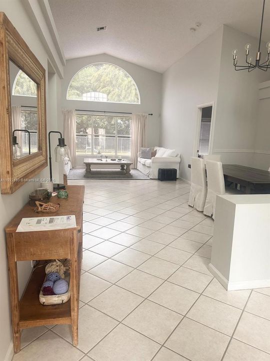 出租: $8,000 (3 贝兹, 2 浴室, 1950 平方英尺)