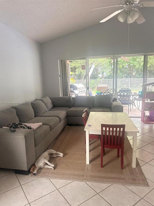 出租: $8,000 (3 贝兹, 2 浴室, 1950 平方英尺)