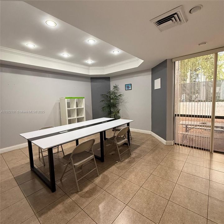 出租: $10,000 (0 贝兹, 0 浴室, 0 平方英尺)