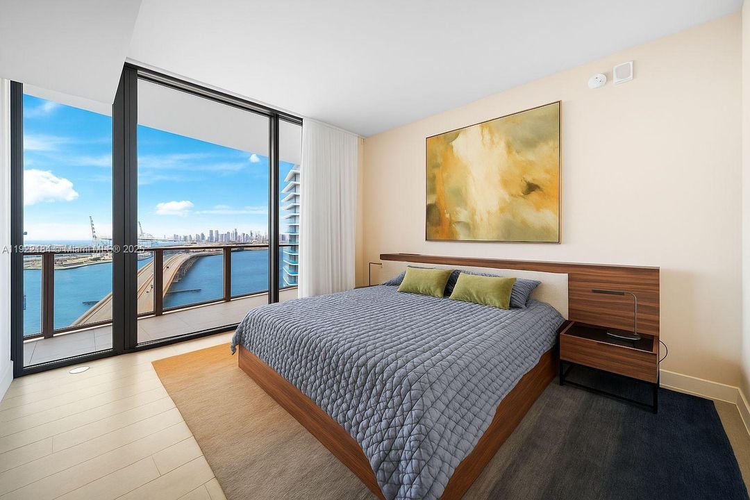 : $4,600,000 (3 beds, 3 baths, 1992 Square Feet)