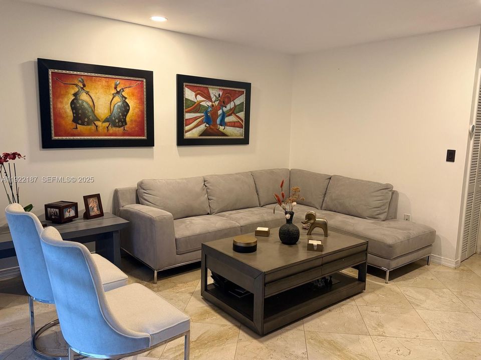 出租: $3,500 (3 贝兹, 2 浴室, 1671 平方英尺)