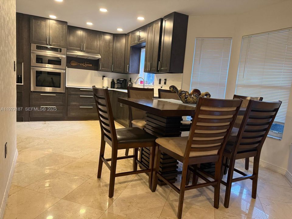 出租: $3,500 (3 贝兹, 2 浴室, 1671 平方英尺)