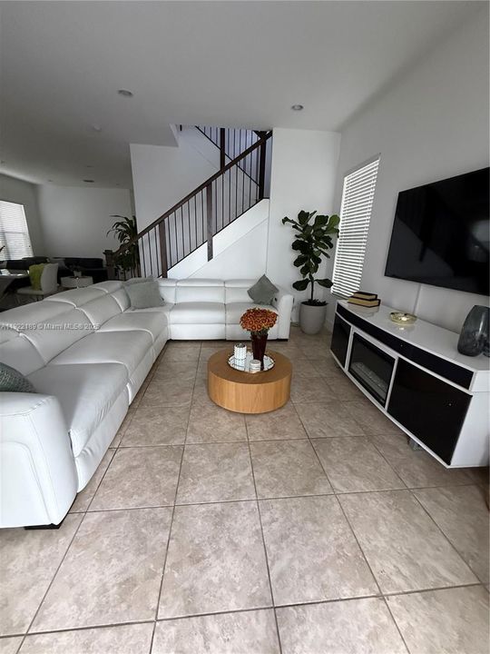 В аренду: $4,000 (3 спален, 2 ванн, 2486 Квадратных фут)