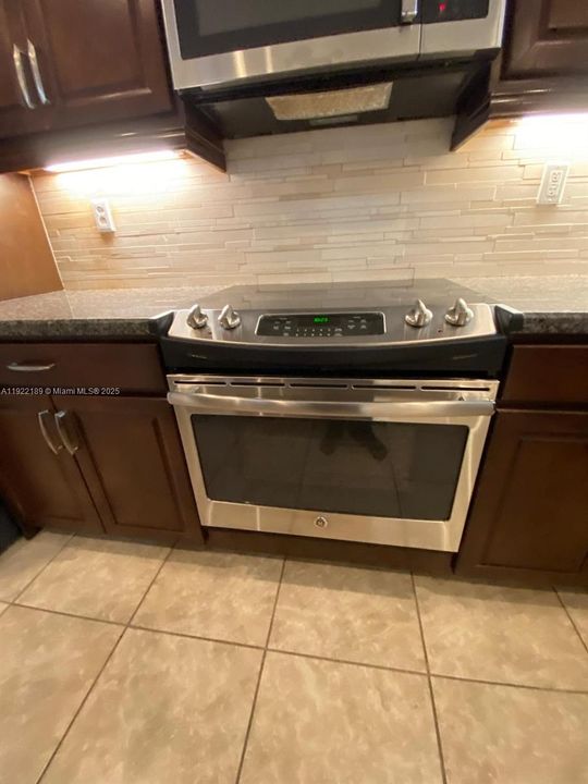 В аренду: $4,000 (3 спален, 2 ванн, 2486 Квадратных фут)