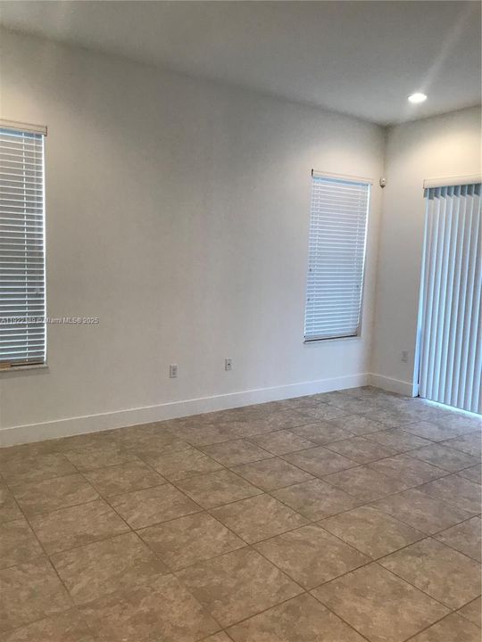 В аренду: $4,000 (3 спален, 2 ванн, 2486 Квадратных фут)