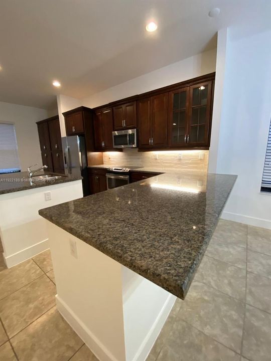 В аренду: $4,000 (3 спален, 2 ванн, 2486 Квадратных фут)