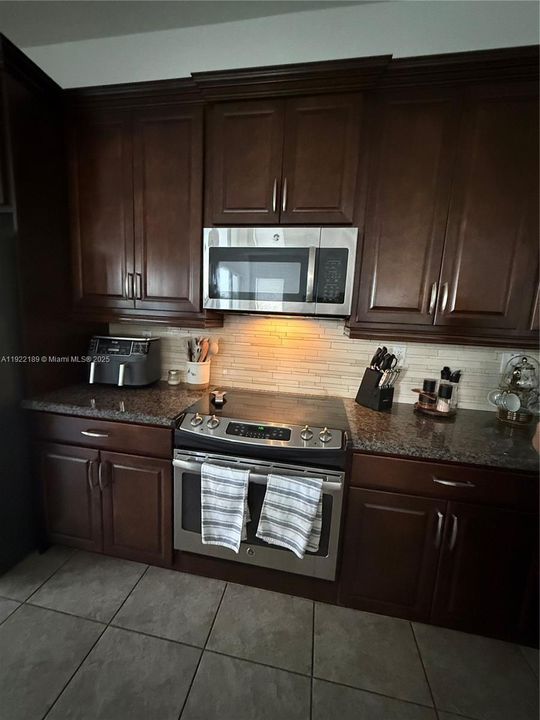 В аренду: $4,000 (3 спален, 2 ванн, 2486 Квадратных фут)