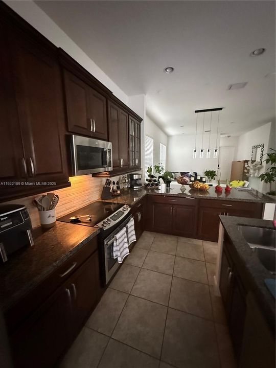 В аренду: $4,000 (3 спален, 2 ванн, 2486 Квадратных фут)