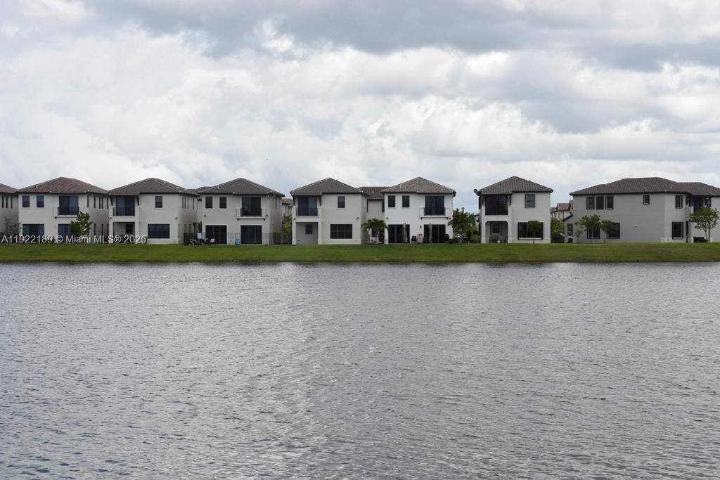 В аренду: $4,000 (3 спален, 2 ванн, 2486 Квадратных фут)