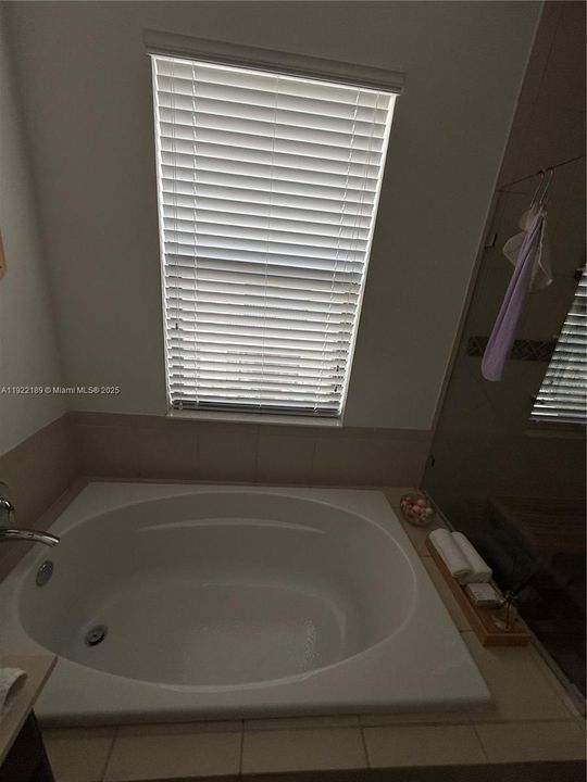 В аренду: $4,000 (3 спален, 2 ванн, 2486 Квадратных фут)