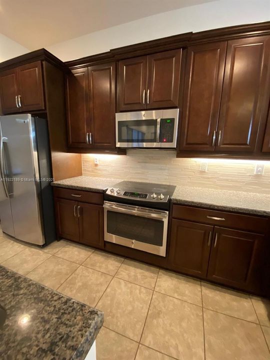 В аренду: $4,000 (3 спален, 2 ванн, 2486 Квадратных фут)