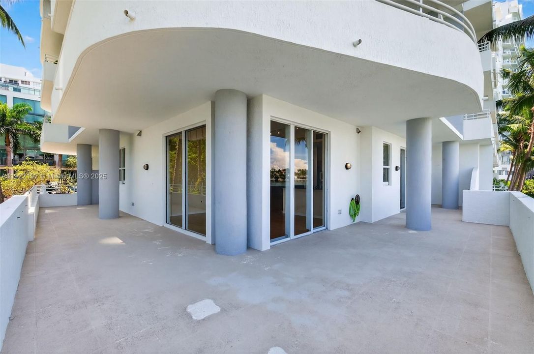 Almost 900 SqFt covered terrace with a water hose & overlooking the intracoastal waterway!