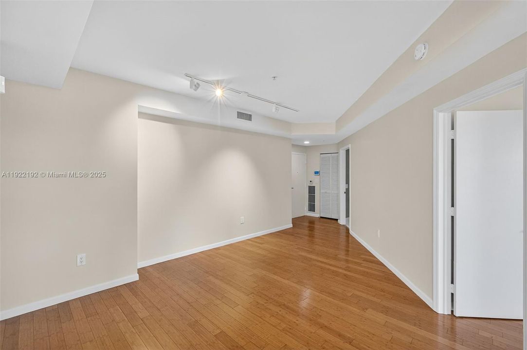 待售: $950,000 (3 贝兹, 2 浴室, 1460 平方英尺)