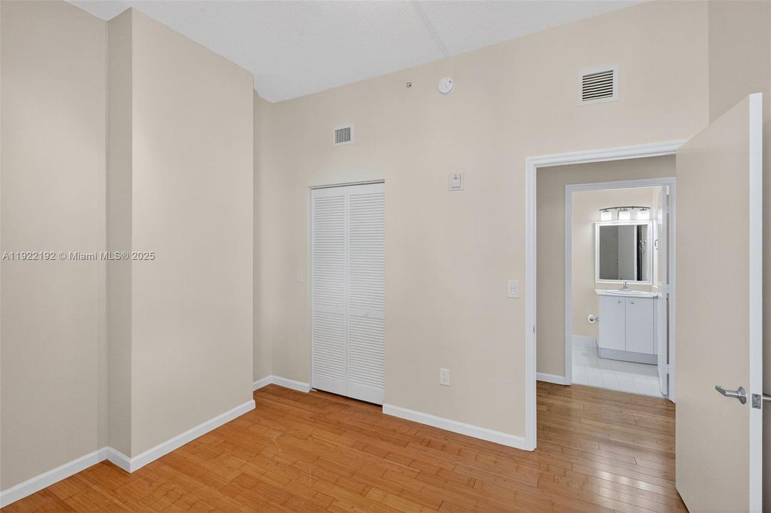 待售: $950,000 (3 贝兹, 2 浴室, 1460 平方英尺)