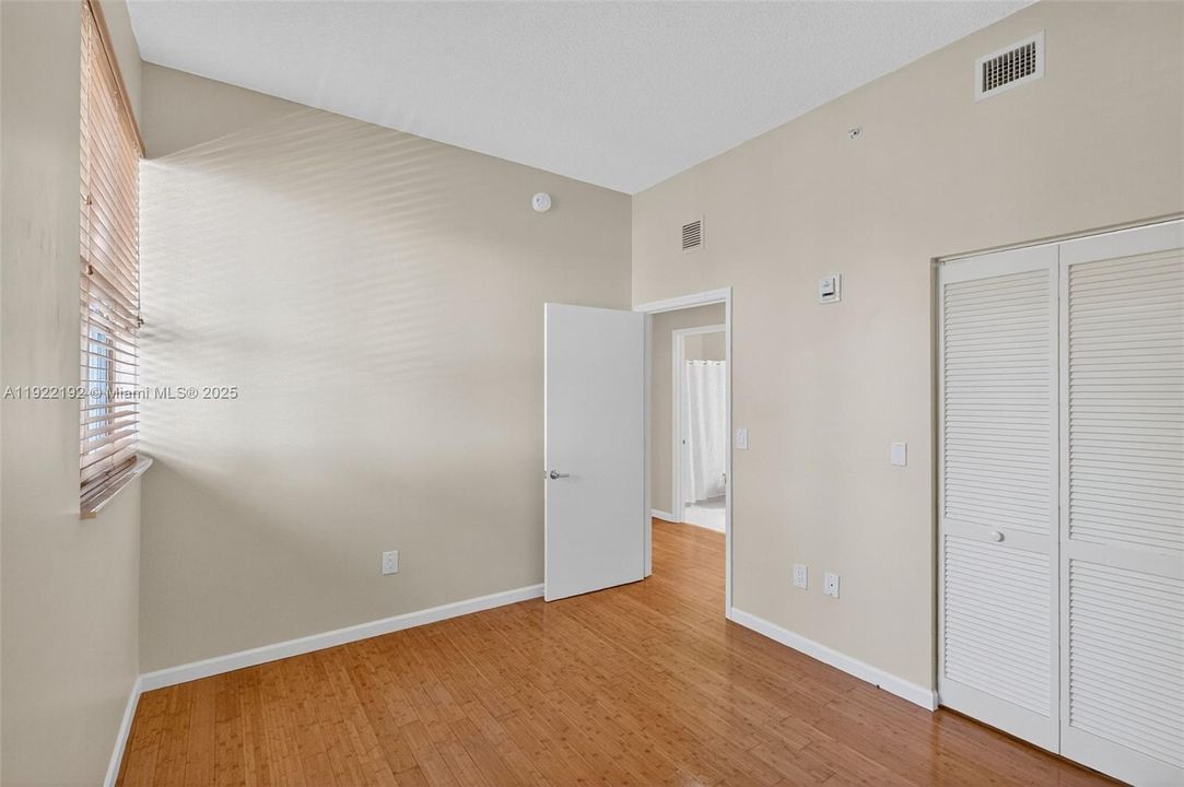 待售: $950,000 (3 贝兹, 2 浴室, 1460 平方英尺)