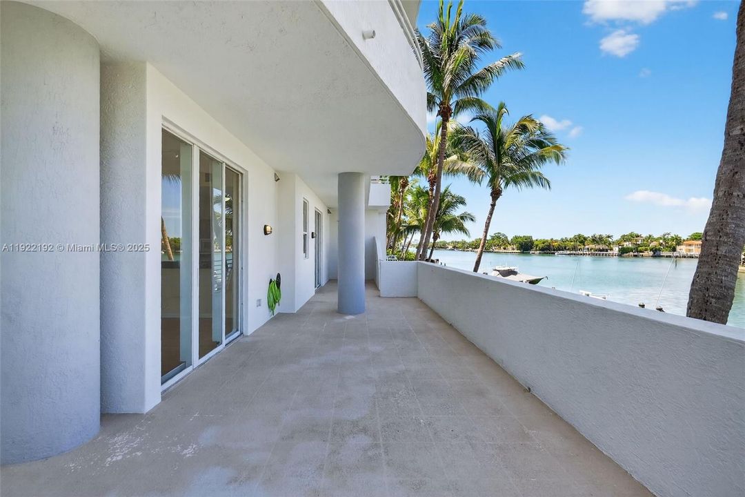 Almost 900 SqFt covered terrace with a water hose & overlooking the intracoastal waterway!